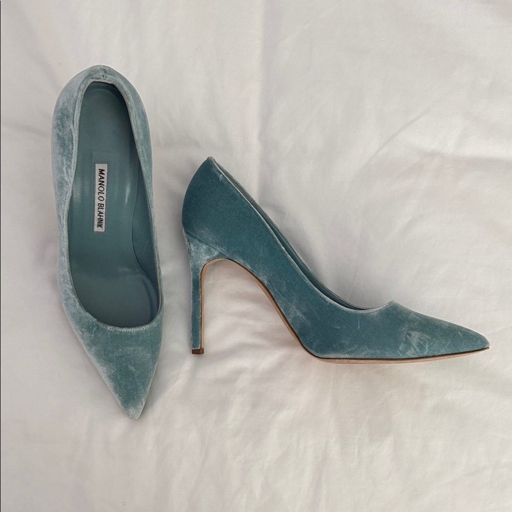 Manolo Blahnik Blue Velvet Pumps - Size 40